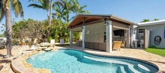 Private & Haven-ly pool home on boating canal