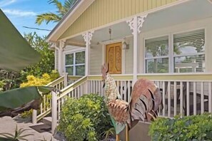 Exterior detail - Rooster Doodle Do - Midtown Family Retreat (Key West)