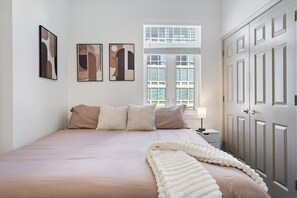 3 bedrooms, desk, iron/ironing board, WiFi