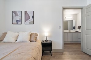 3 室のベッドルーム、デスク、アイロン / アイロン台、WiFi