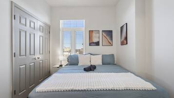 3 bedrooms, desk, iron/ironing board, WiFi
