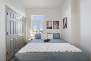 3 slaapkamers, een bureau, een strijkplank/strijkijzer, wifi