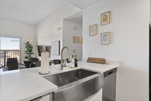 Interior - Cozy City Charm | Spacious, Parking, Balcony, Gym (Charlotte)