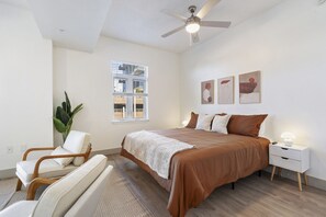 3 bedrooms, desk, iron/ironing board, WiFi