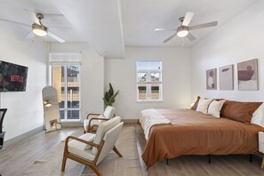 3 室のベッドルーム、デスク、アイロン / アイロン台、WiFi