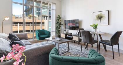 Uptown Luxury | Top Floor King Suite, Free Parking