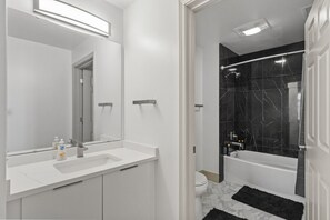Hair dryer - Urban Oasis | Balcony, Free Parking, Views, Gym (Charlotte)