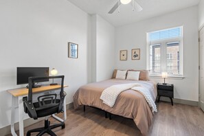 4 habitaciones, escritorio, tabla de planchar con plancha y wifi 