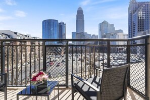 Property grounds - Modern Marvel | Free Parking, Gym, Near Stadium (Charlotte)