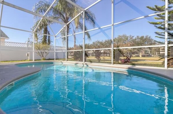 Pool - Charming Disney 4-bedroom home w/ private pool, WiFi, AC in quiet neighborhood  (Kissimmee)