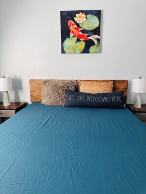 3 bedrooms, free WiFi, bed sheets - 3BE/2BA house in Downtown Frisco with back yard (Frisco)