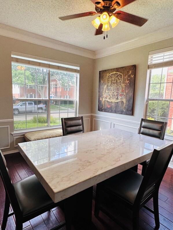 Dining - 3BE/2BA house in Downtown Frisco with back yard (Frisco)