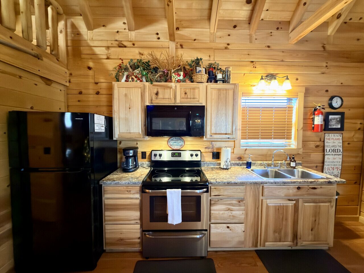 冰箱、微波炉、烤箱、炉灶