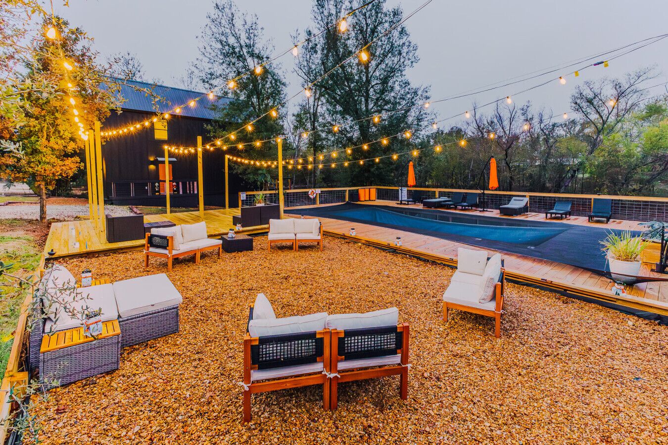 屋外ダイニングエリア