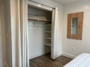 2 chambres, bureau, fer et planche à repasser, Wi-Fi gratuit