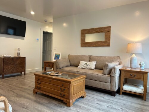 West End Grover Beach 2 bed 1 bath unit. Blocks to beach. Outdoor living space!