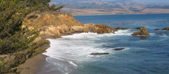 West End Grover Beach 2 bed 1 bath unit. Blocks to beach. Outdoor living space!