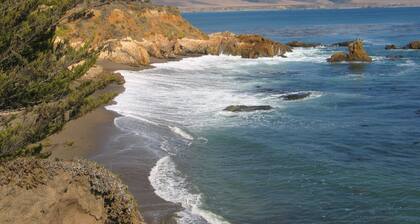 West End Grover Beach 2 bed 1 bath unit. Blocks to beach. Outdoor living space!