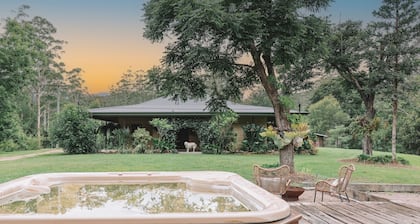 The Homestead on Nulla Nulla- Country property for up to 8 guests & 2 dogs