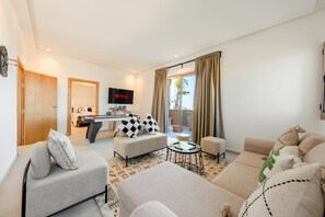 Smart-TV, Tischtennisplatte, Videothek