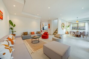 Smart-TV, Tischtennisplatte, Videothek