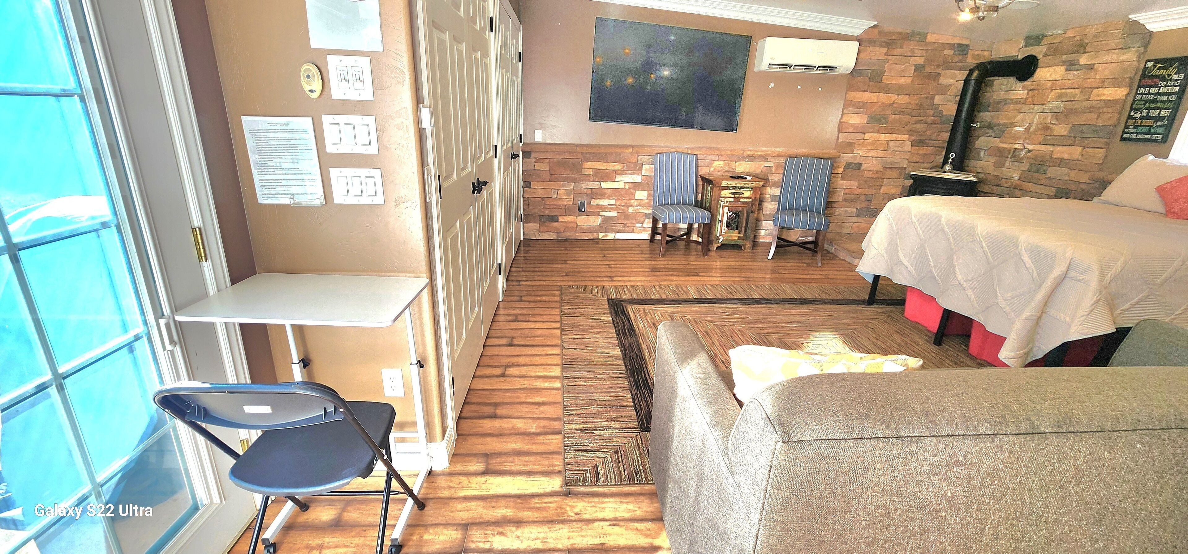 1 slaapkamer, een strijkplank/strijkijzer, reisbedje, gratis wifi