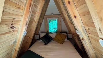 1 bedroom, bed sheets