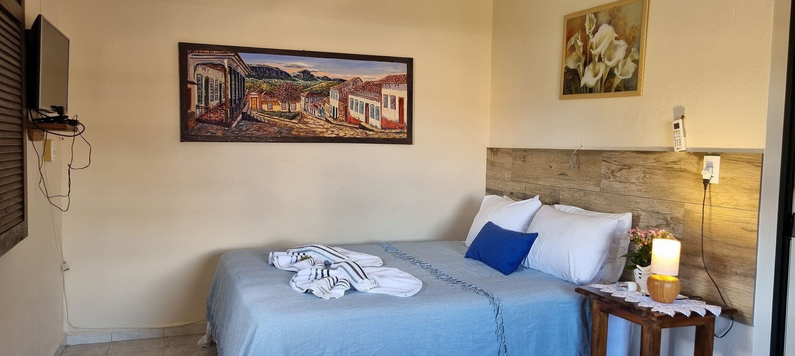 Habitación doble superior | Espacio para trabajar con laptop, wifi gratis y ropa de cama 