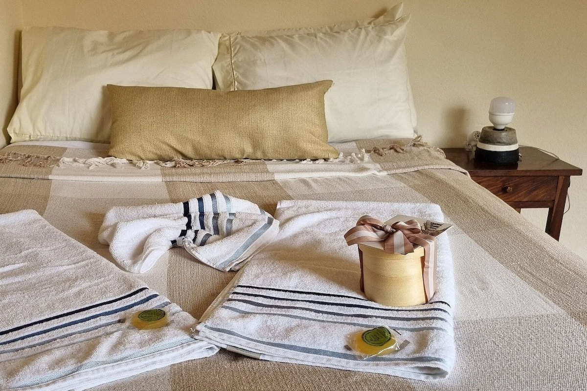 Basic Apartment | Ruang kerja komputer riba, Wi-fi percuma