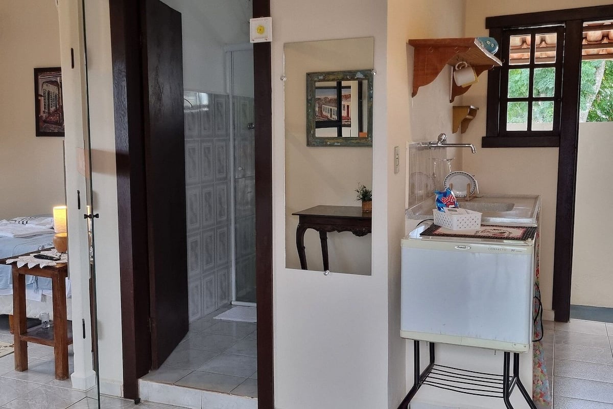 Basic Apartment | Ruang kerja komputer riba, Wi-fi percuma