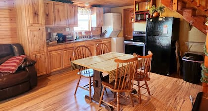 Cabin of Sunset View: cozy 3-bedroom cabin in Perkins with WiFi near OSU