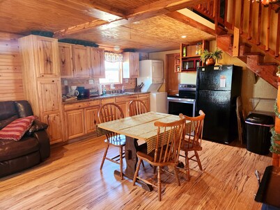 Cabin of Sunset View: cozy 3-bedroom cabin in Perkins with WiFi near OSU