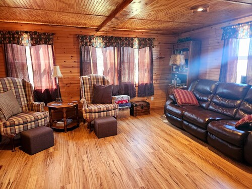 Cabin of Sunset View: cozy 3-bedroom cabin in Perkins with WiFi near OSU