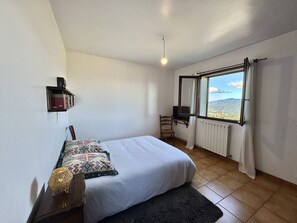 4 bedrooms, free WiFi