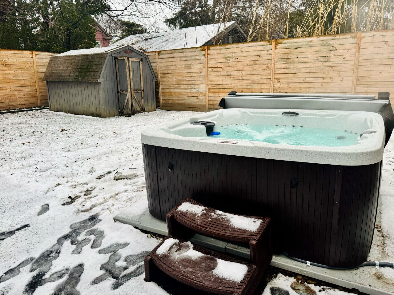 Outdoor spa tub