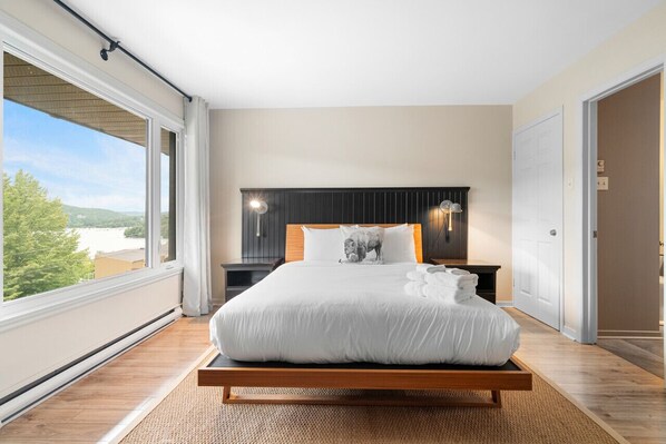 2 makuuhuonetta, työpöytä, silitysrauta/-lauta, ilmainen Wi-Fi