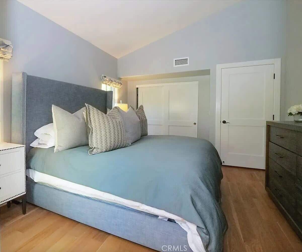 2 bedrooms, iron/ironing board, travel cot, WiFi