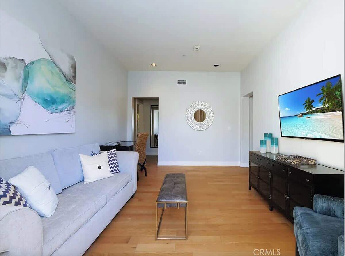 智能电视、壁炉、办公室