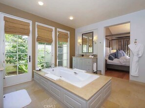 Doccia, asciugacapelli, shampoo