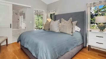 2 bedrooms, iron/ironing board, travel crib, WiFi