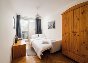 2 bedrooms, iron/ironing board, WiFi, bed sheets