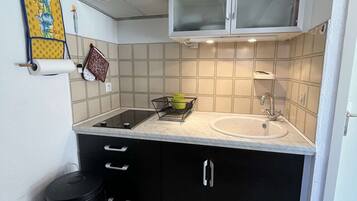 Geladeira, micro-ondas, torradeira