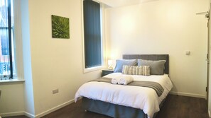 1 chambre, fer et planche à repasser, Wi-Fi, literie fournie