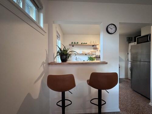 The Pines at Pershing Place, Quiet, Safe and Cozy centrally located 1Br Condo