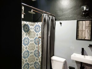 Towels, soap, toilet paper - Private, practical room for longer stays (Chetumal)