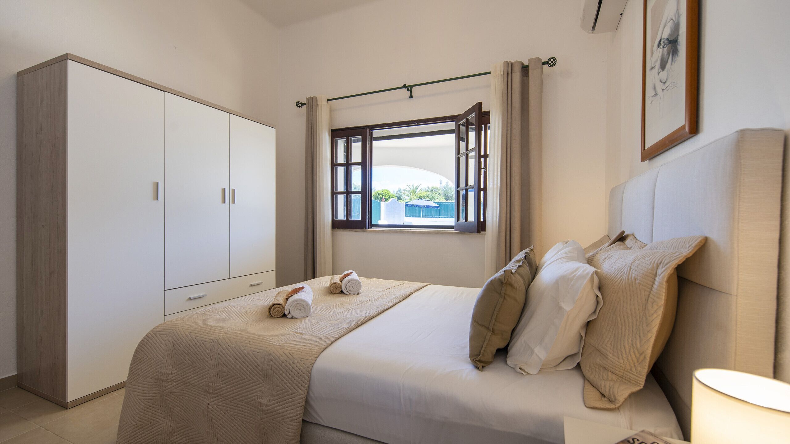 4 bedrooms, in-room safe, iron/ironing board, free WiFi