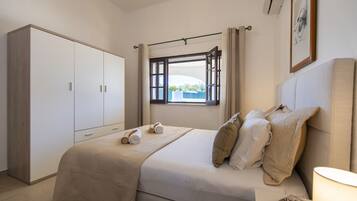 4 bedrooms, in-room safe, iron/ironing board, free WiFi