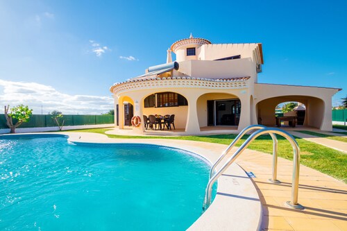 Charming house w/ heatable pool & BBQ