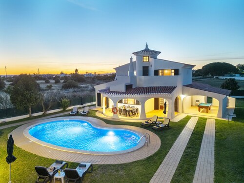 Charming house w/ heatable pool & BBQ