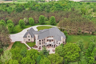 Gray Lake Villa | Sleeps 22 · Theater · Sauna · Lake